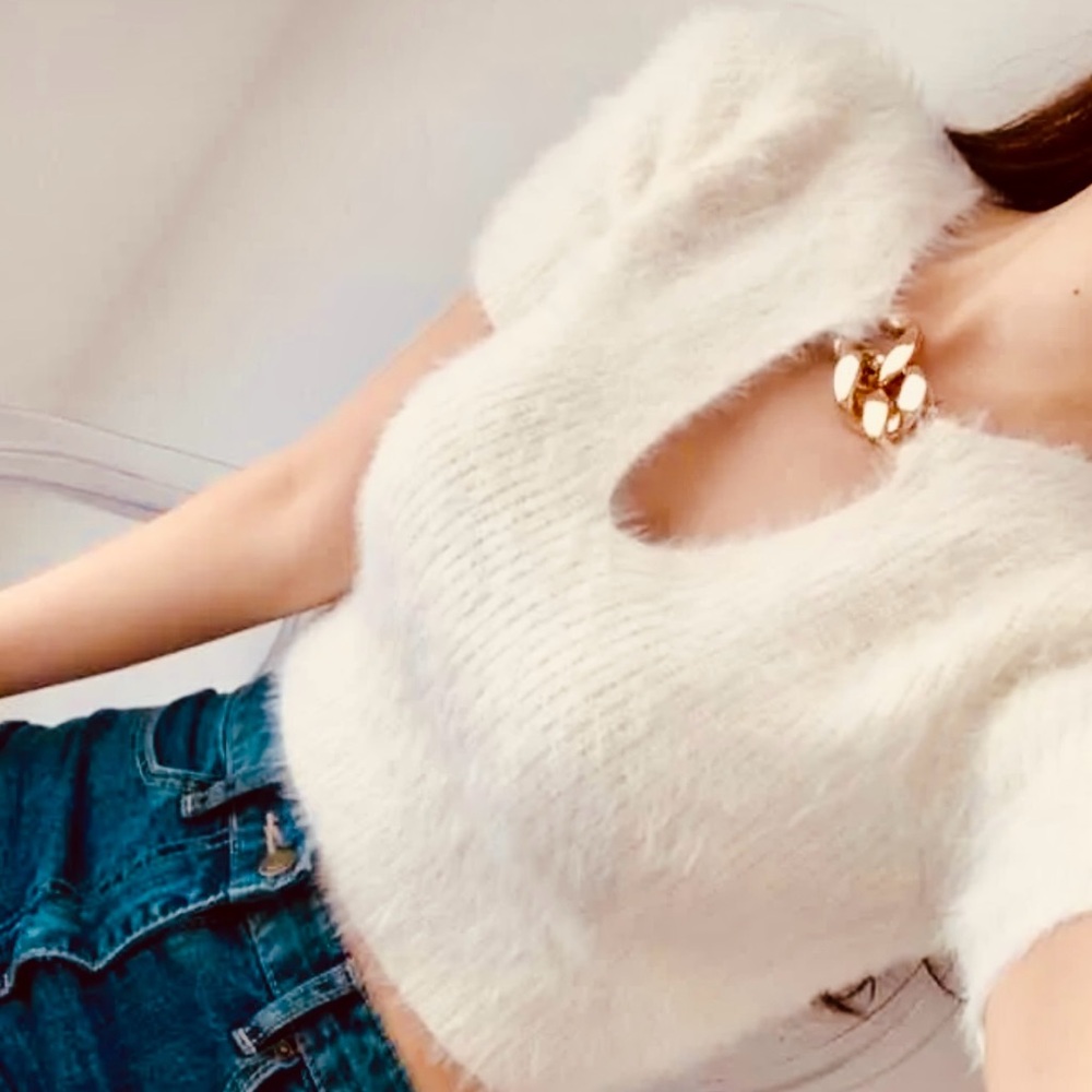 FORE Womans Off White Cream Fuzzy Short Sleeve Plunging Neck Cropped Sweater S
